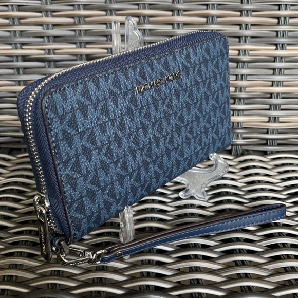 Michael Kors Jet Set Travel Lg Flat Multifunctional Phone Case-Wristlet-Wallet - Picture 16 of 16